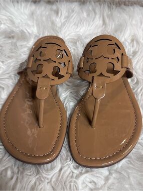 Tory Burch Tan Logo Cutout Patent Thong Sandals